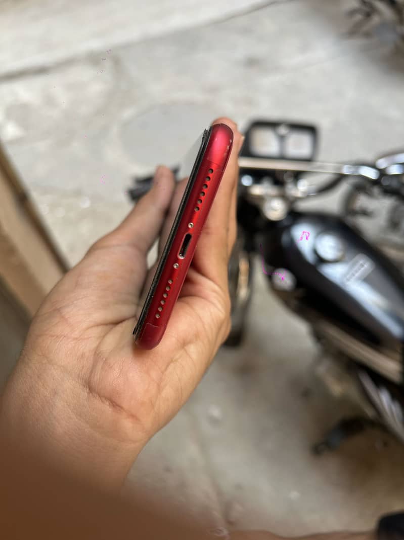 Apple iPhone 11 4