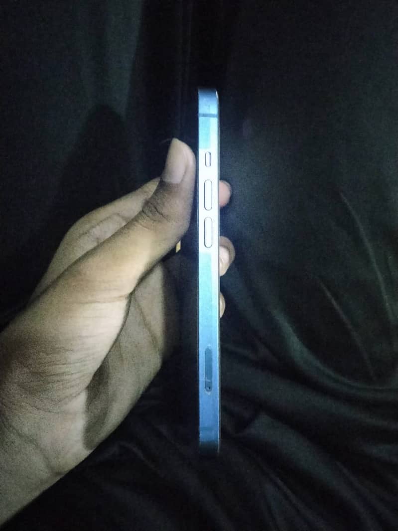 Apple iPhone 13 4