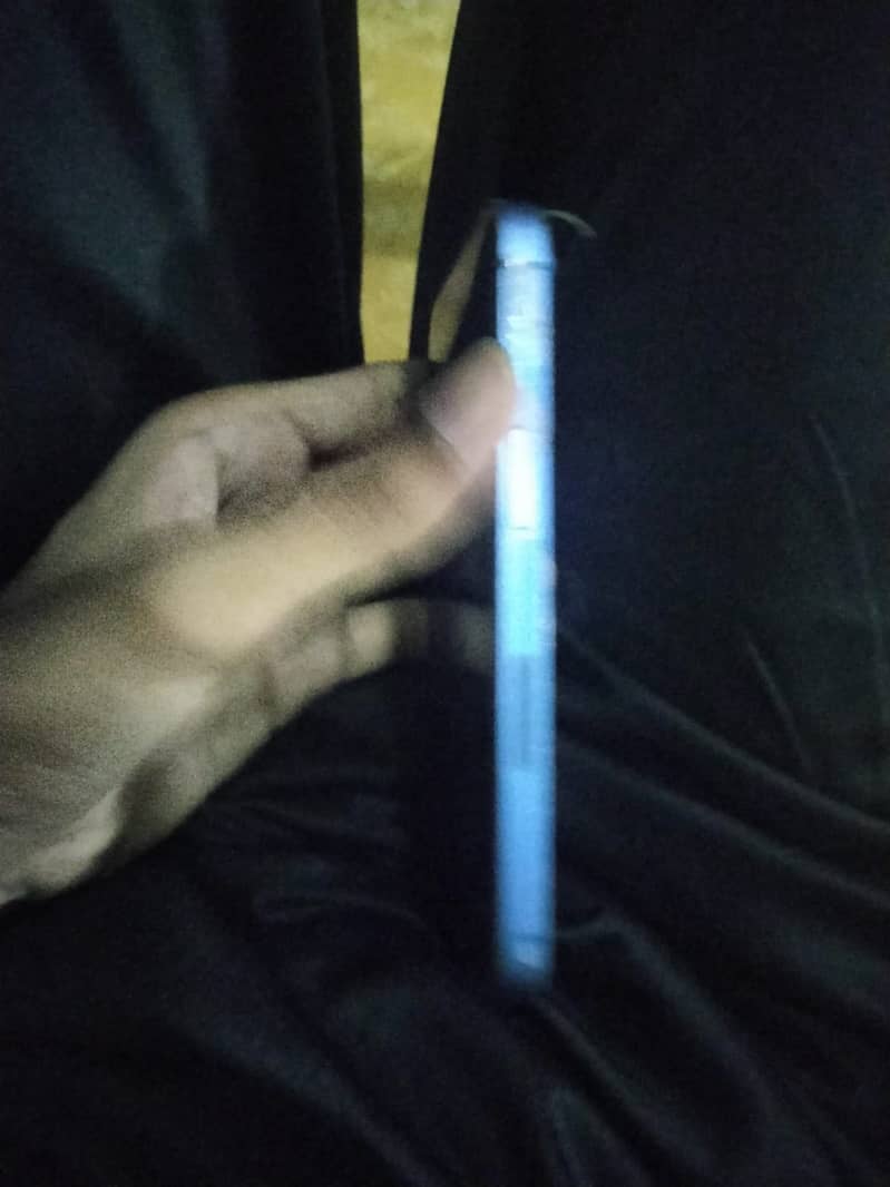 Apple iPhone 13 5