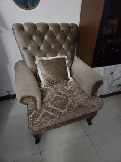 7 SEAT SOFA SET + CENTER TABLE FOR SALE ALMOST NEW