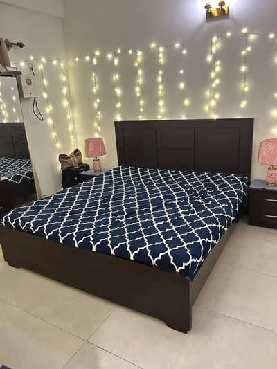 Complete King-Size Bedroom Set with Mattress-Modern Dark Brown Finish
