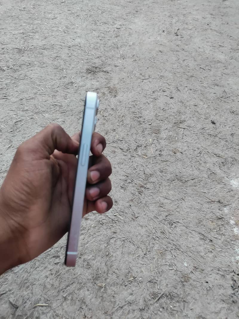 Apple iPhone 13 6