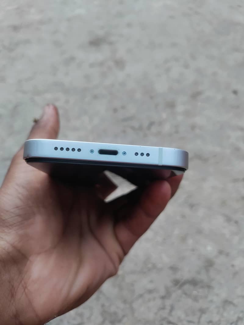 Apple iPhone 13 8