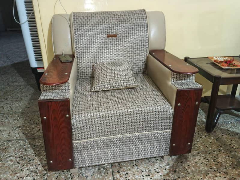 Dewan Sofa 2