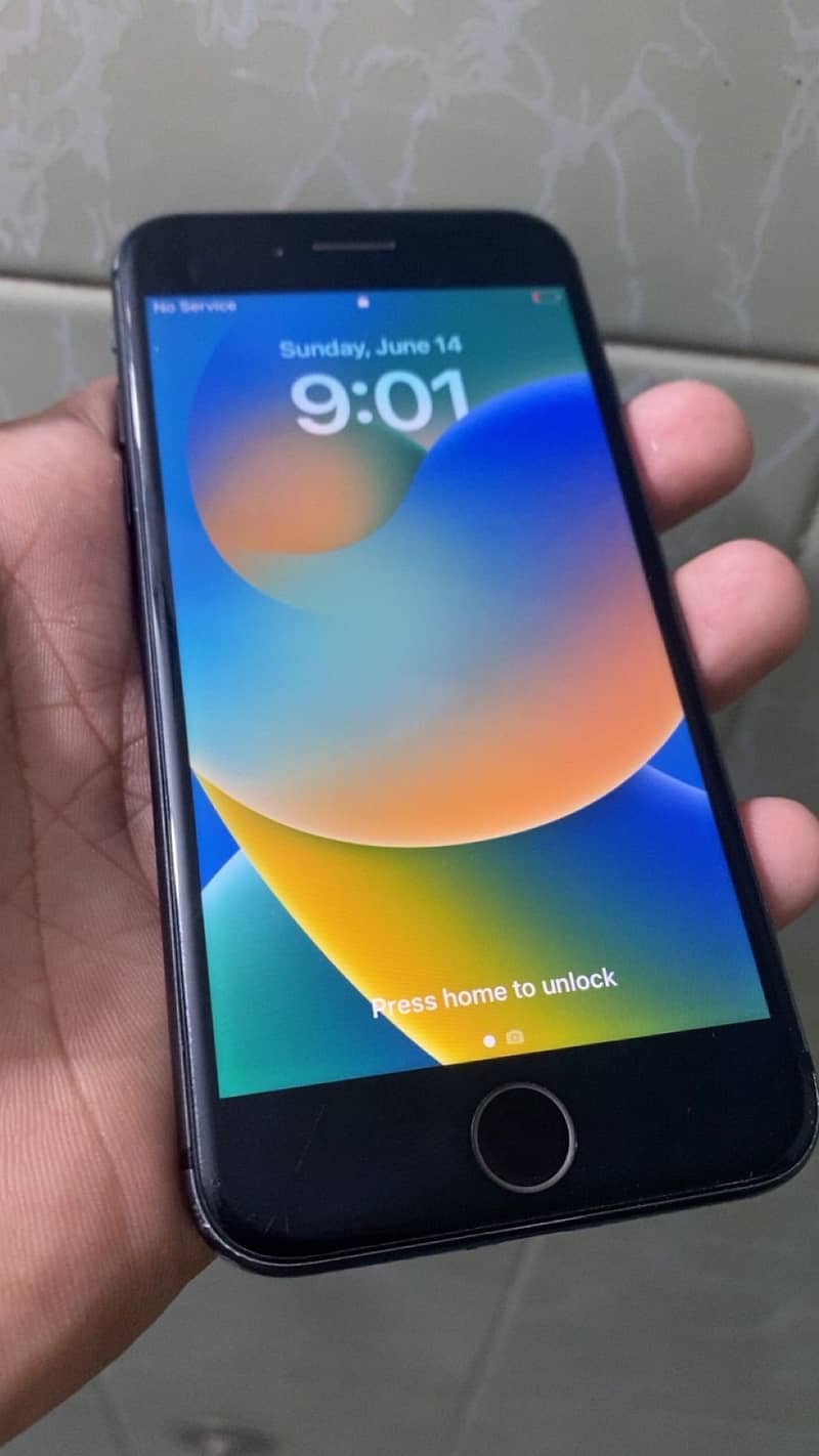 Apple iPhone 8 1