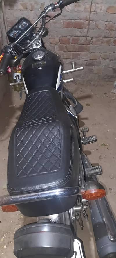 honda 125 black colour 08-2025