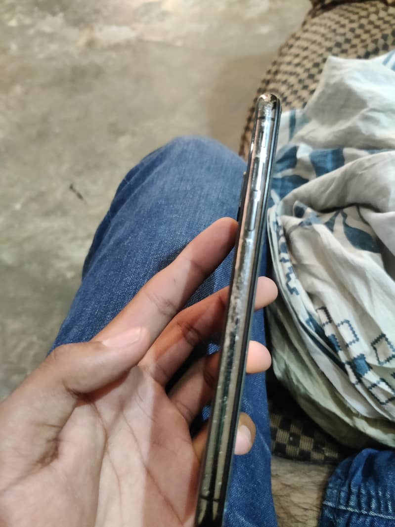 Apple iPhone X 3