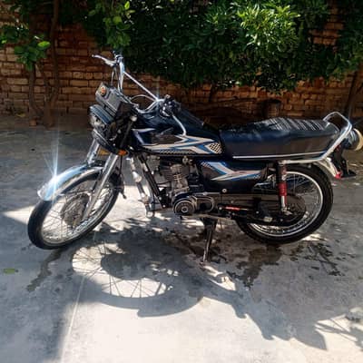 Honda 125 janion halat mn double samaan k sath first hand