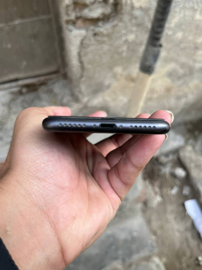 Apple iPhone 8 3