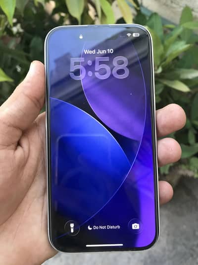 Apple iPhone 16