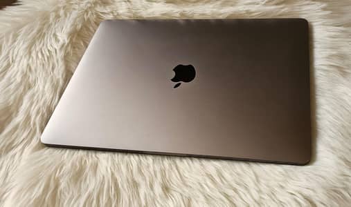 Apple MacBook Pro 13" 2020 - i7 2.3GHz Quad-Core, 32GB RAM, 1TB SSD
