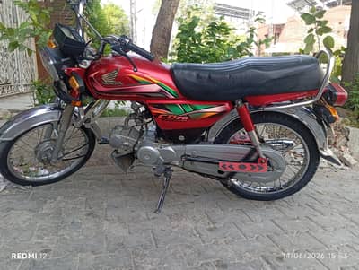 bahut hi acchi bike hai  ek hi  hath  chalai hai