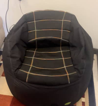 bean bag black for 7k both r in excellent carpet 7k