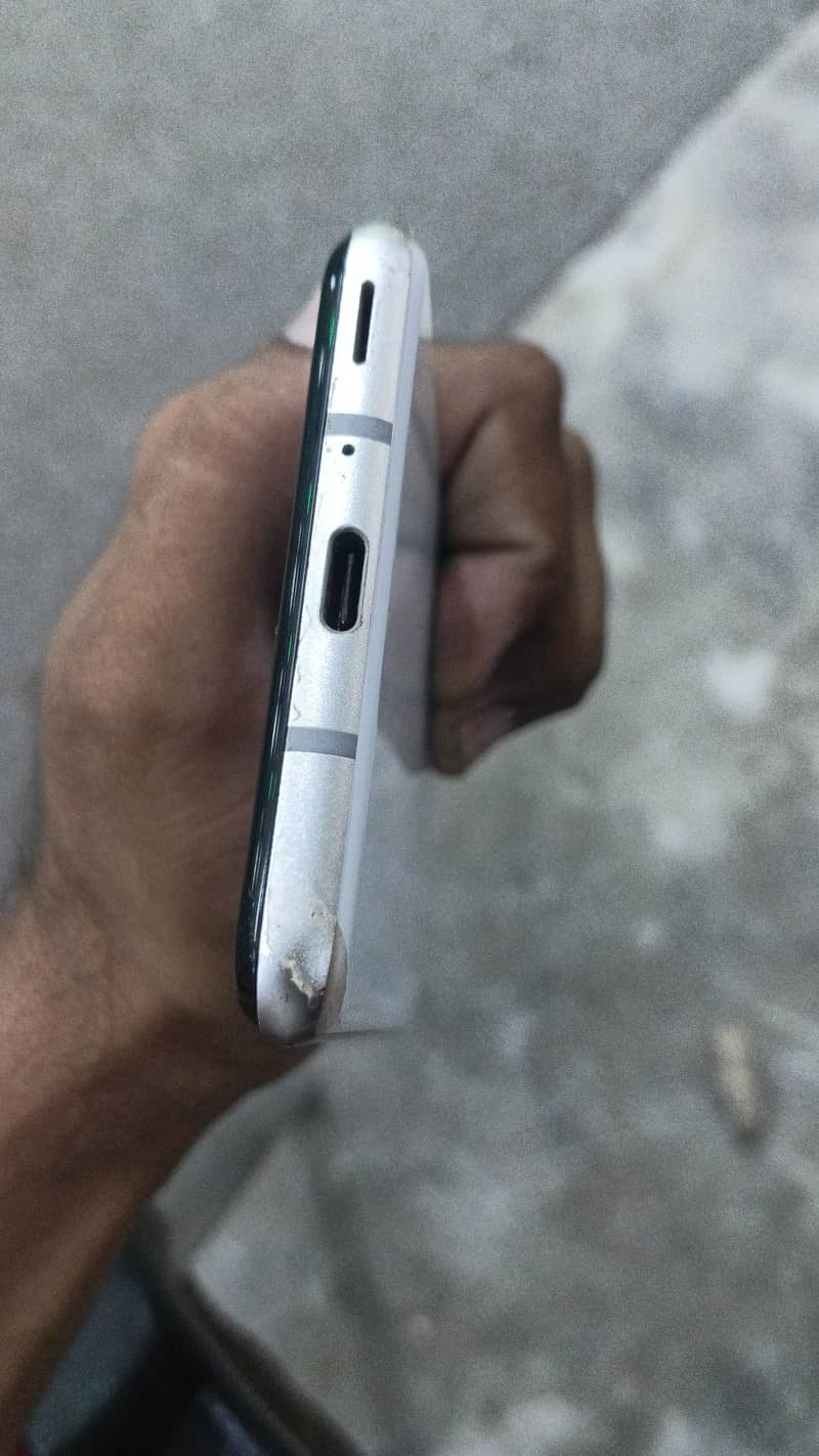 aquos 4