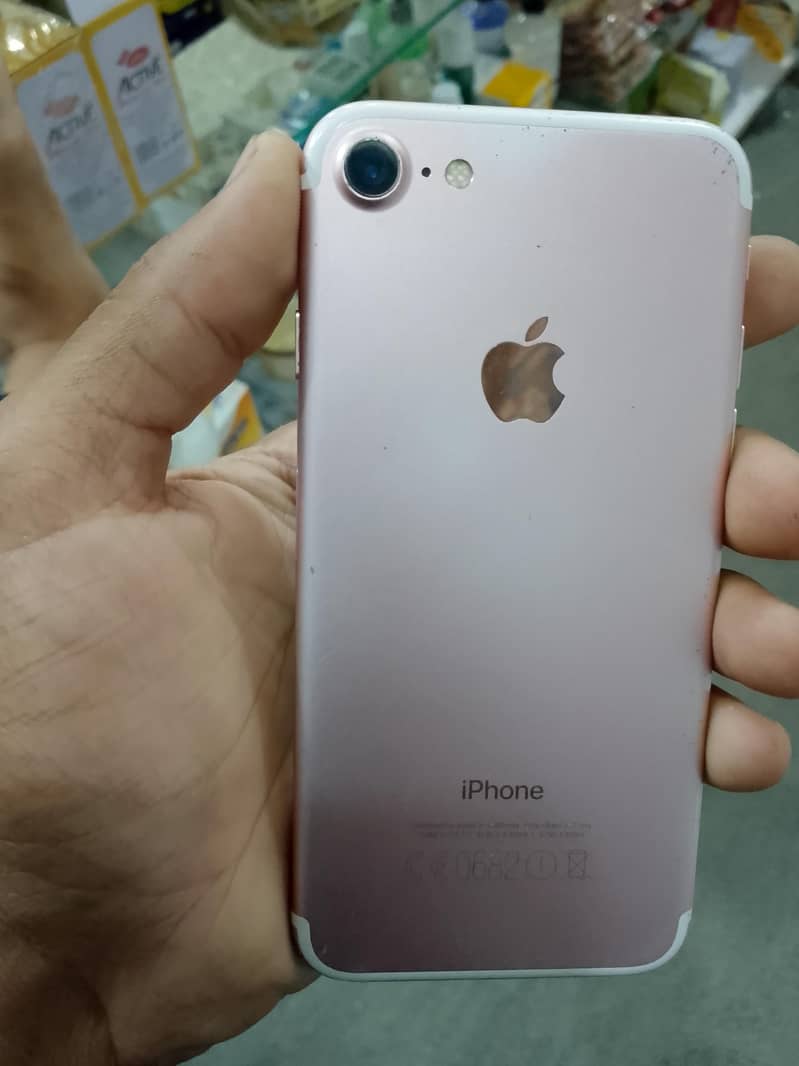 Apple iPhone 7 2