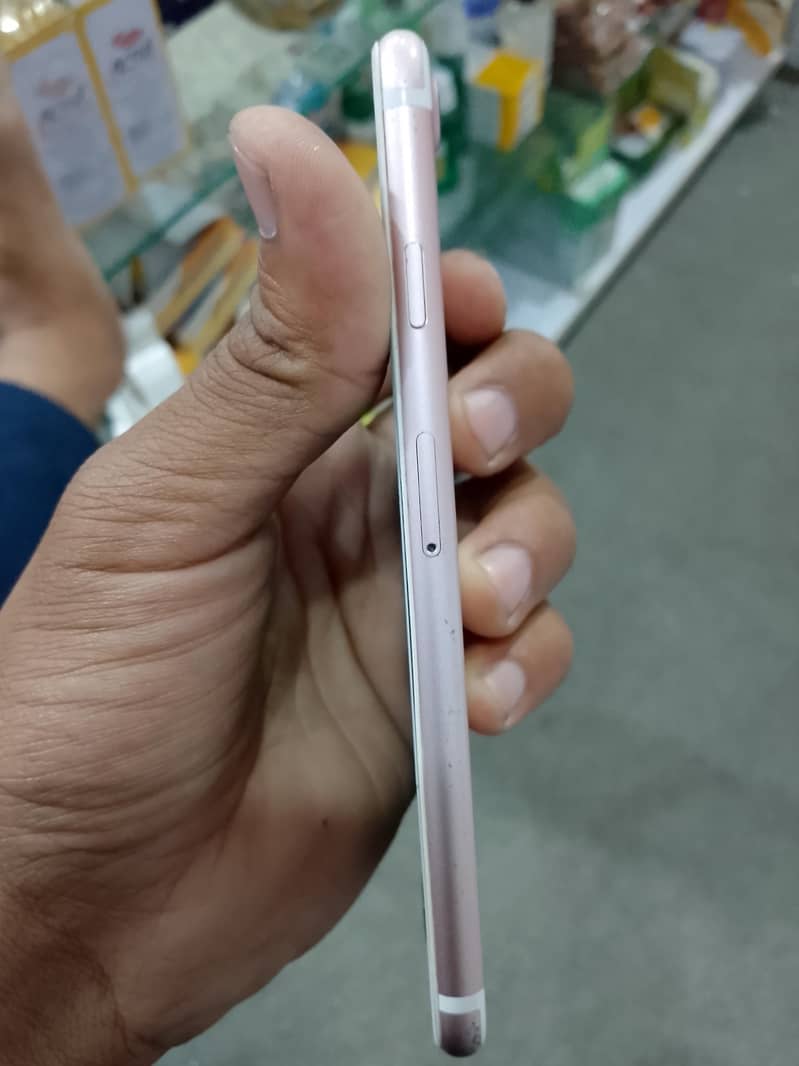 Apple iPhone 7 3