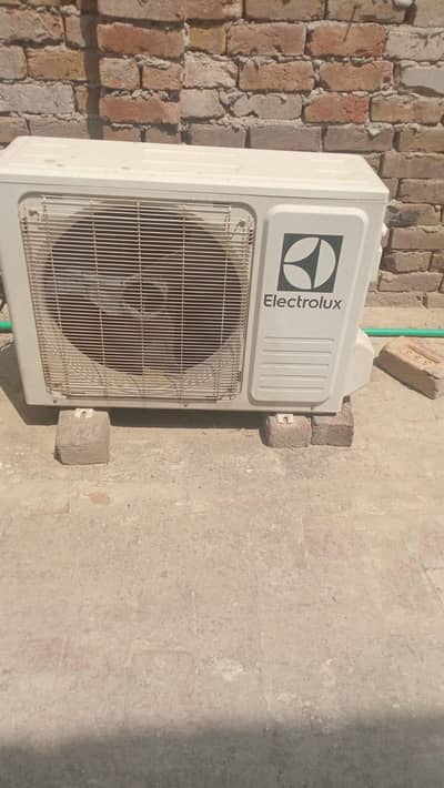 1.5 air conditioner in excellent condition