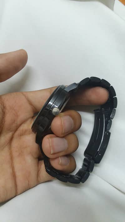 rim watch in black color with box