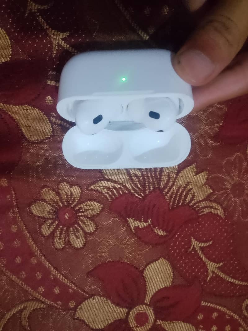 earbuds 1