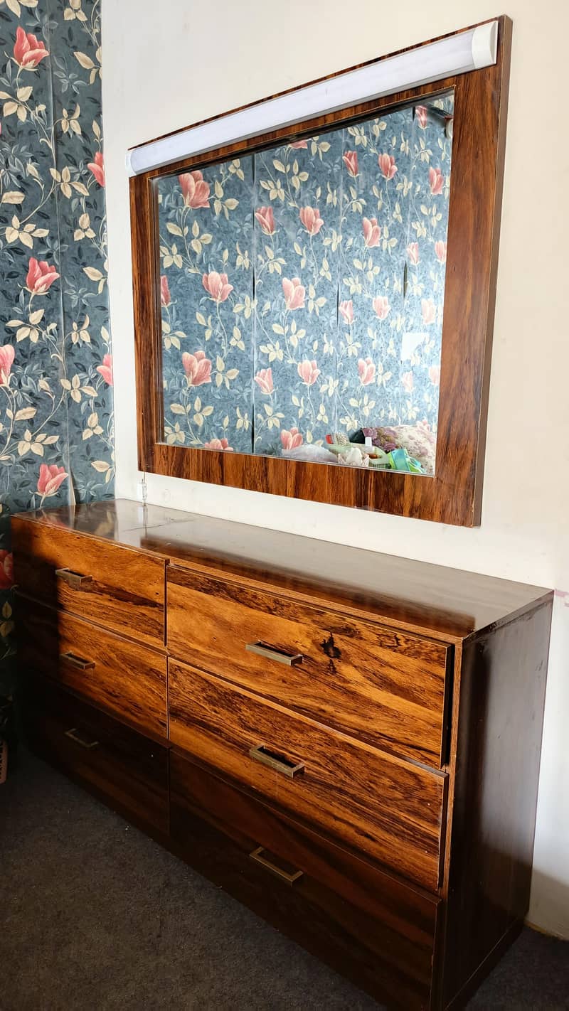Dressing table for sell 0
