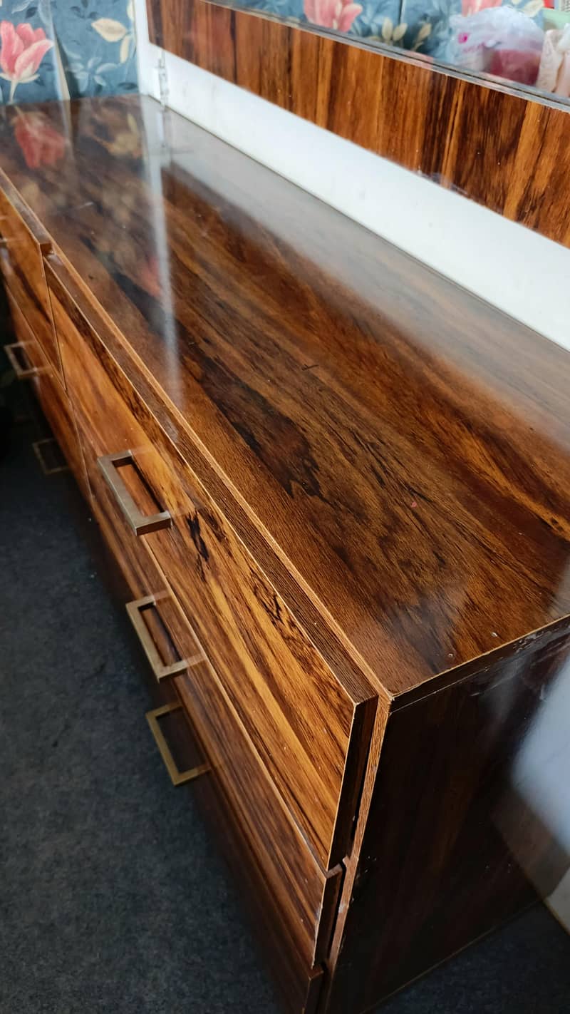 Dressing table for sell 1