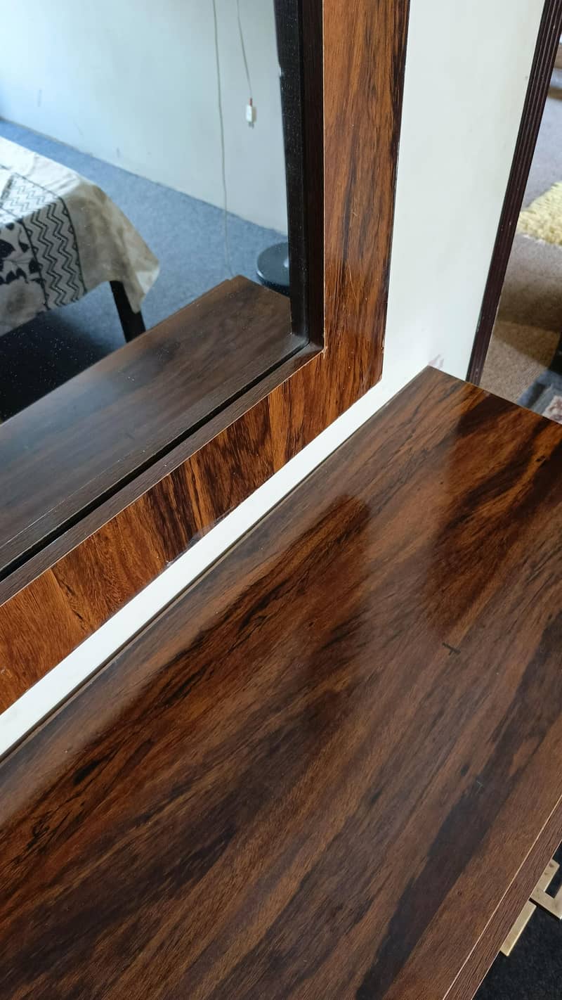 Dressing table for sell 2