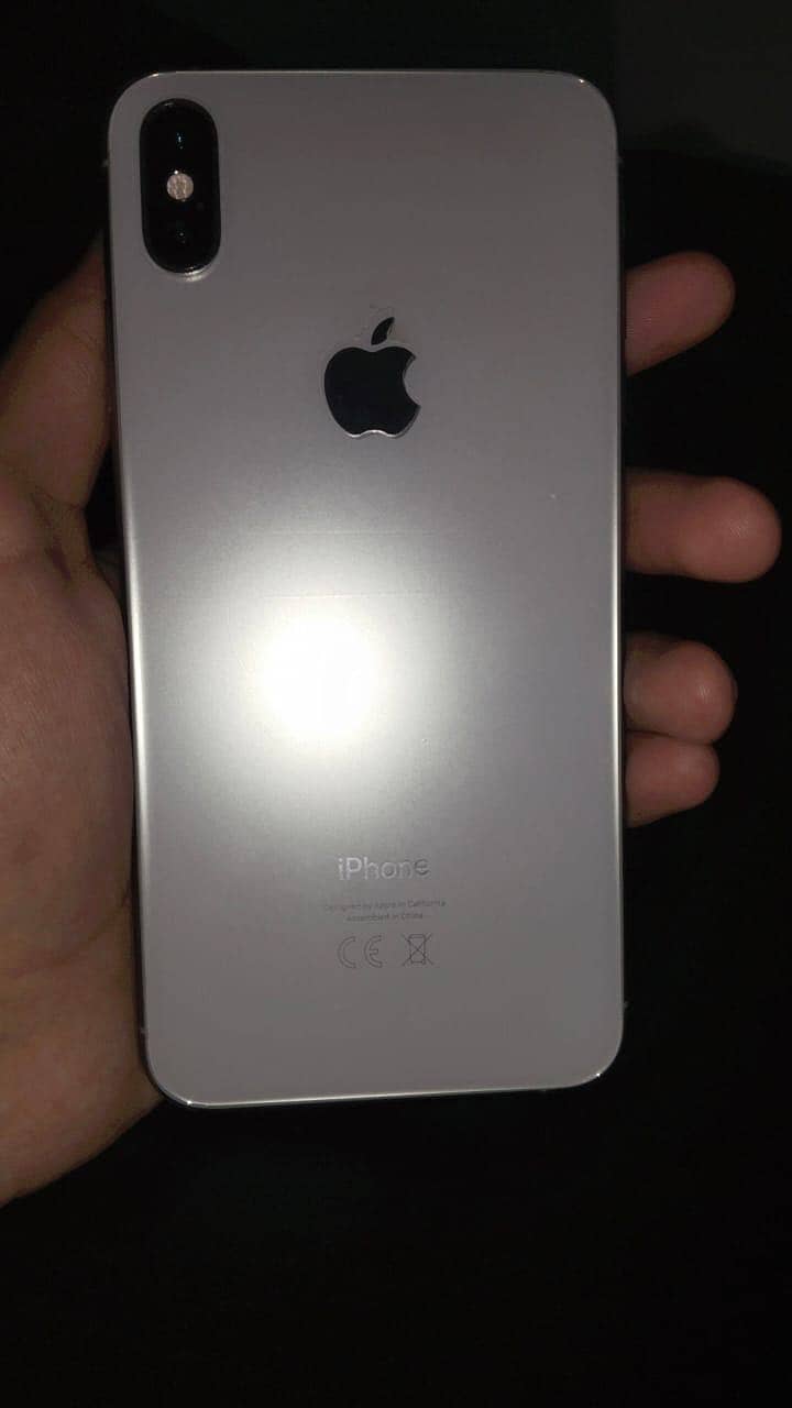 iPhone  Xs Max 0