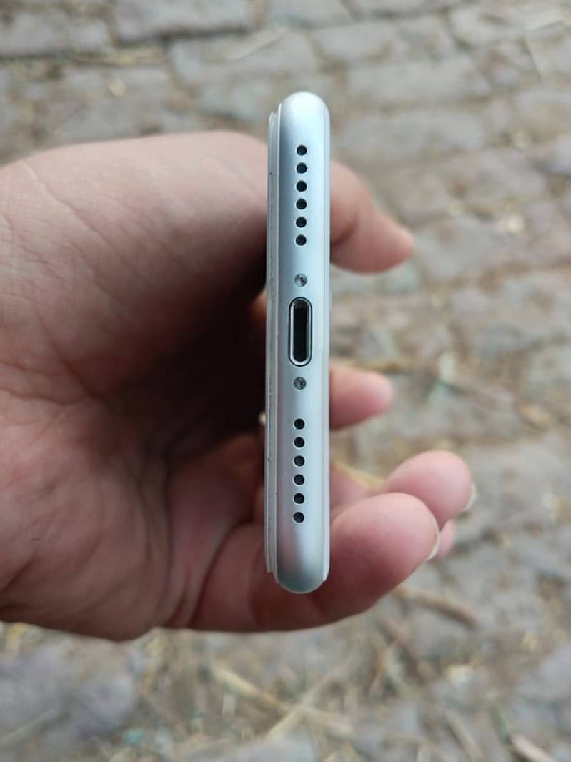 Apple iPhone 8 4