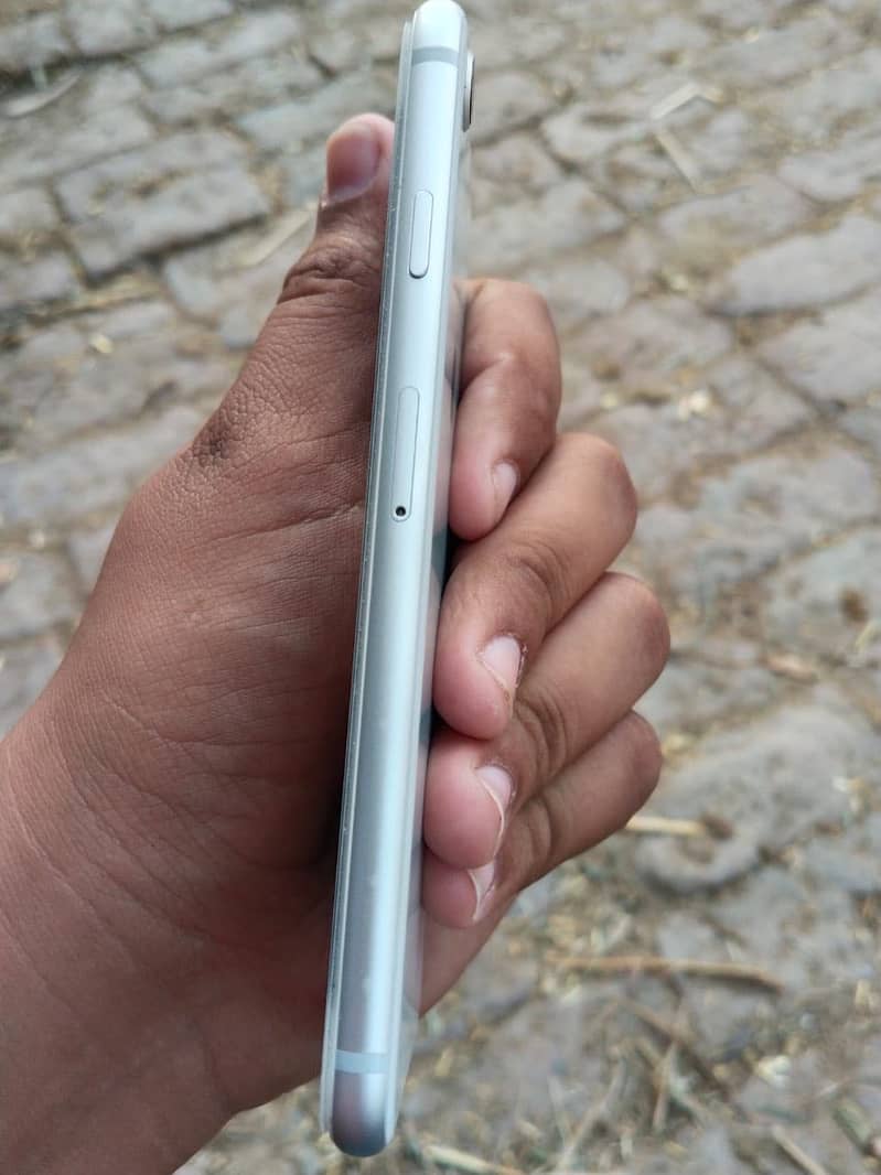Apple iPhone 8 3
