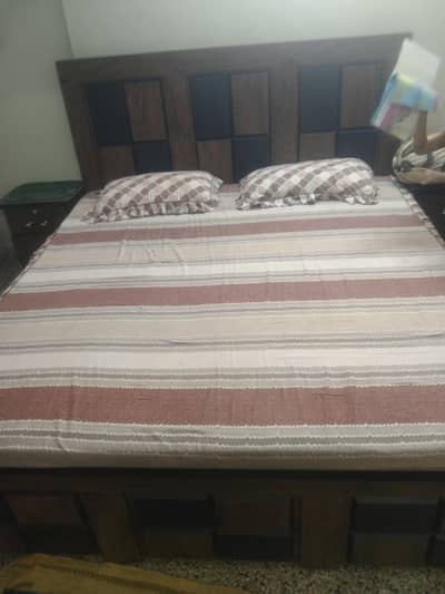 Jumbo cupboard n king size bed without mattress