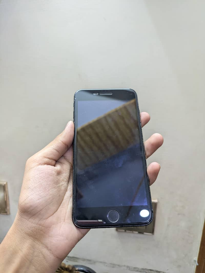 Apple iPhone 7 Plus 6