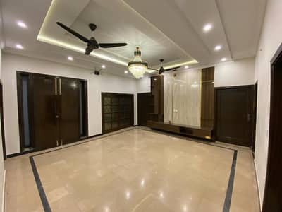 GULBERG RESIDENCIA 10M GROUND FLOOR FOR RENT