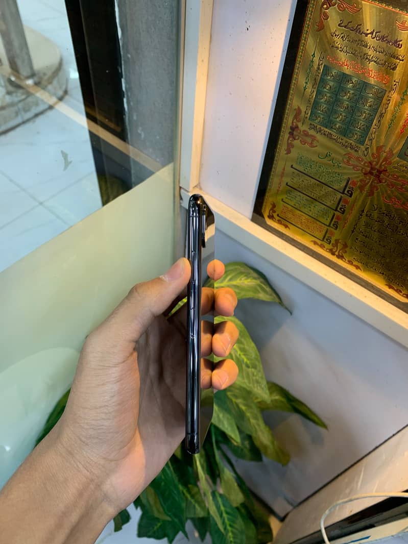 Apple iPhone X 3