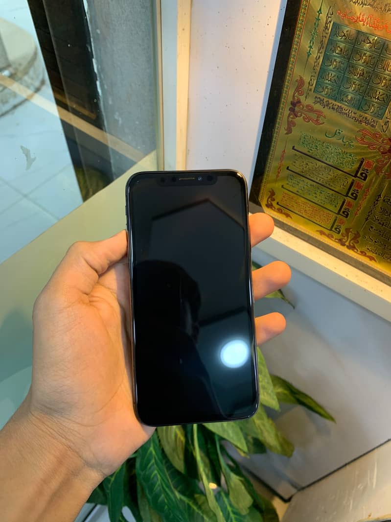 Apple iPhone X 4