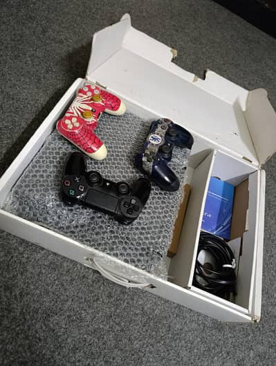 PS4 [Fat] 500GB (Mint Condition) with 3 x Joysticks