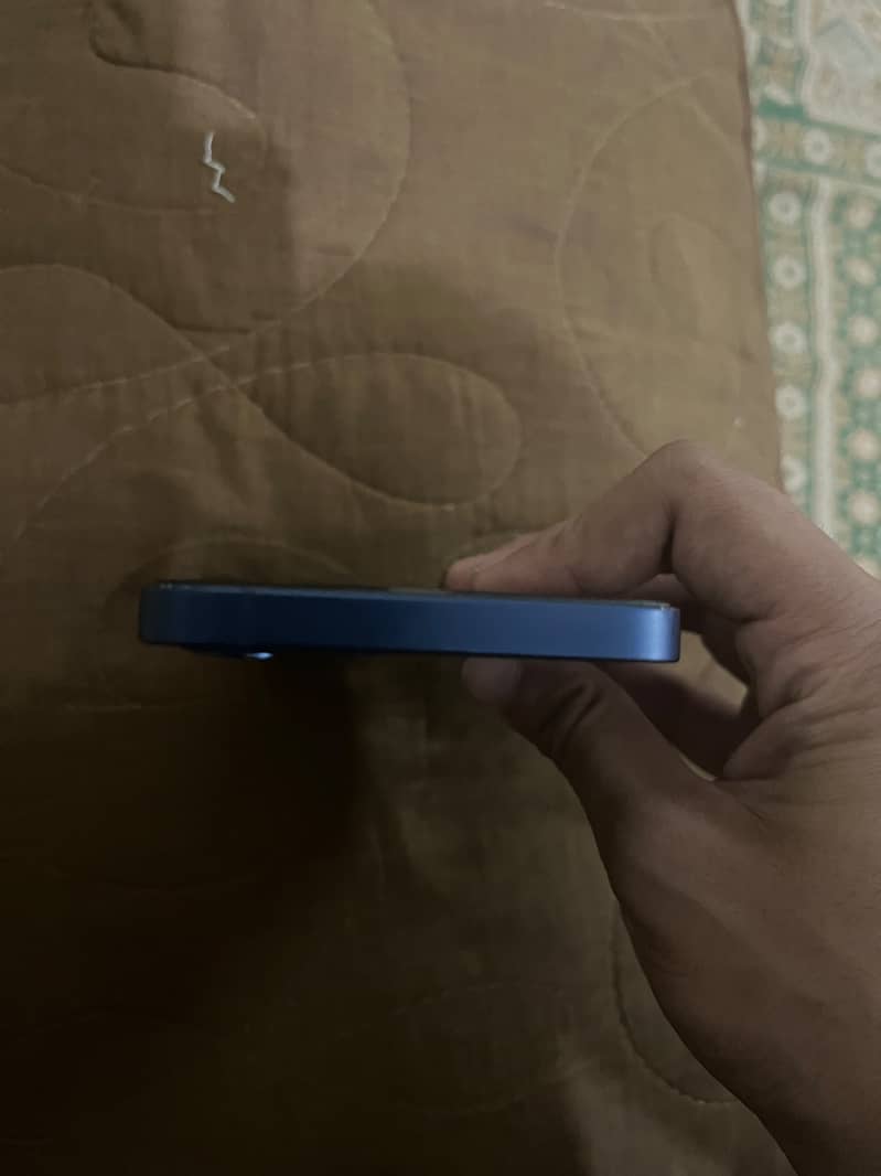 Apple iPhone 12 5