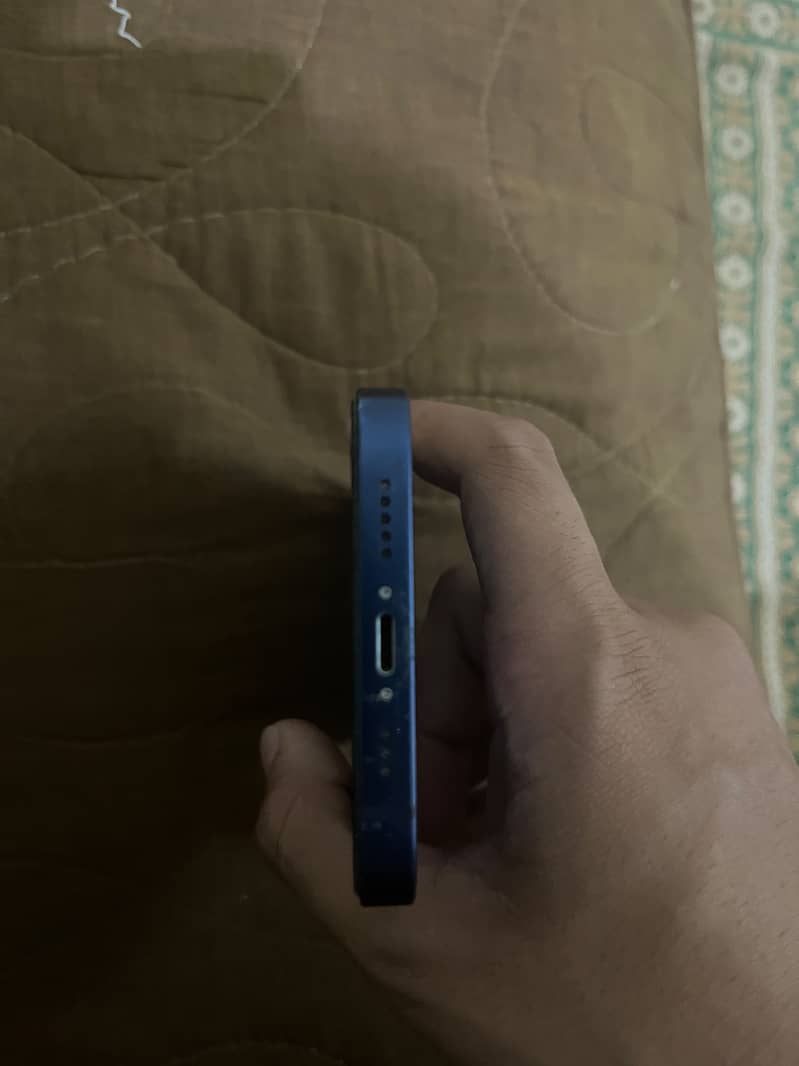 Apple iPhone 12 2