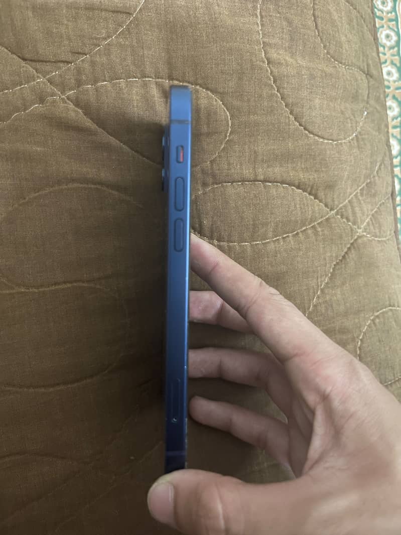 Apple iPhone 12 3