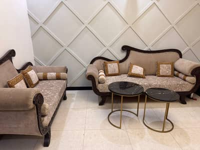 Beautiful Top Class Sofa Set