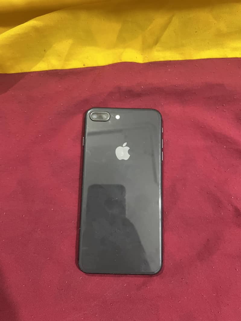 Apple iPhone 8 Plus 1