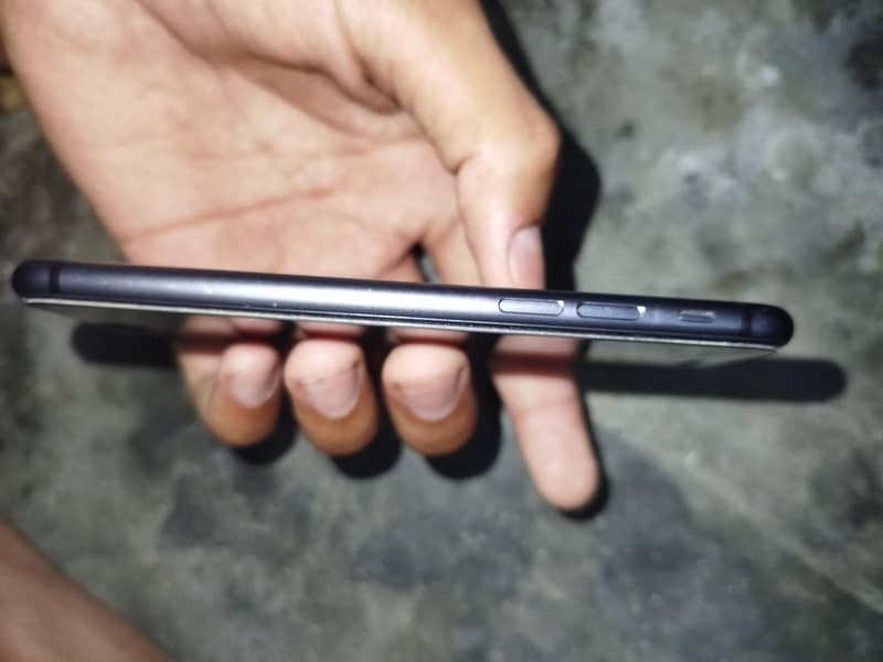 Apple iPhone 8 1