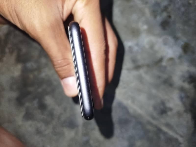 Apple iPhone 8 3