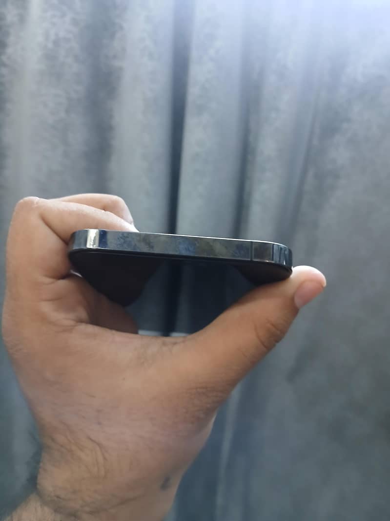 iPhone 12 pro max 2