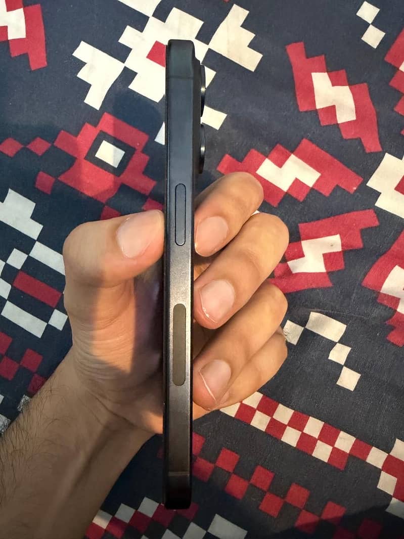 iPhone 15 Pro 4