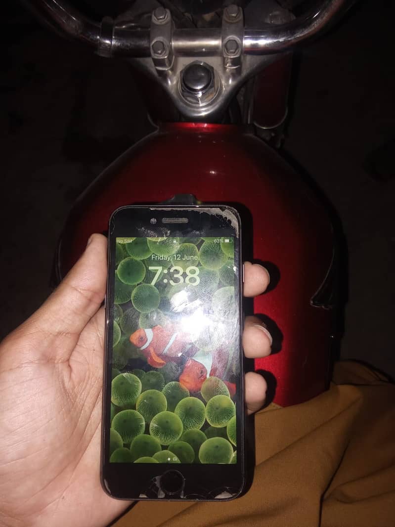 Apple iPhone 8 0