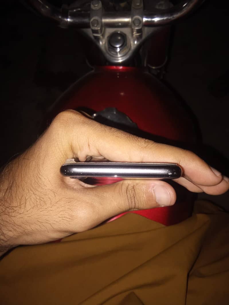 Apple iPhone 8 3
