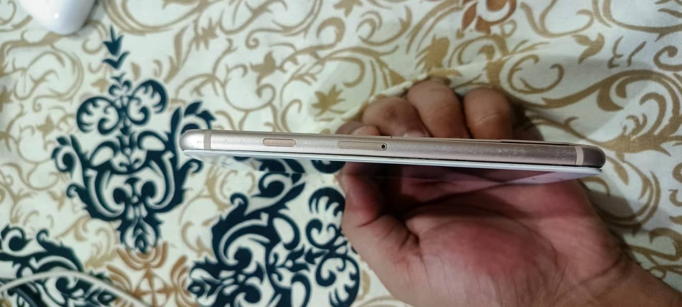 Apple iPhone 8 3