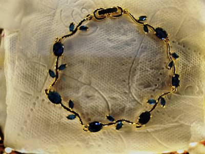 Elegant premium quality tulip bracelet