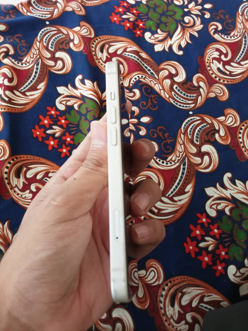 iPhone 14 2