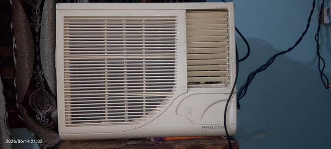 Midea window 0.75 Ton AC, Excellent condition and cooling chilled
